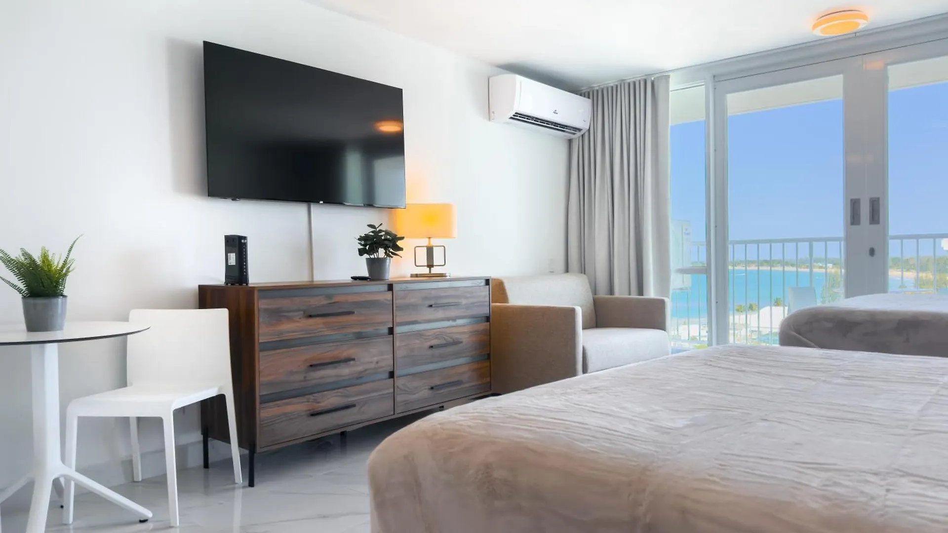 Esj Towers By Chana San Juan Aparthotel